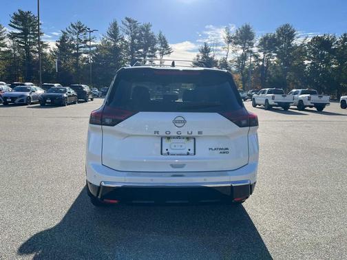 Everest White Pearl/Super Black 2026 Nissan Rogue Platinum