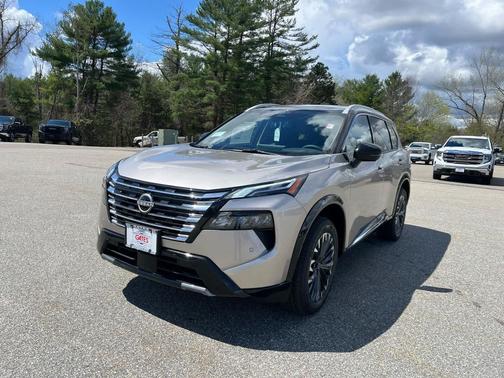 Champagne Silver Metallic/Super Black 2026 Nissan Rogue Platinum