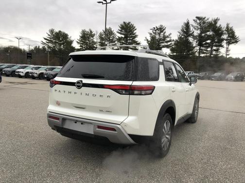 2024 Nissan Pathfinder SL 4WD
