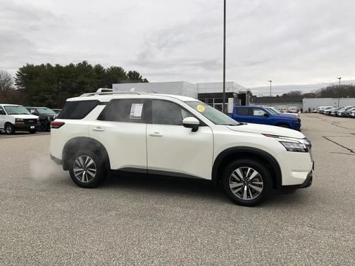 2024 Nissan Pathfinder SL 4WD