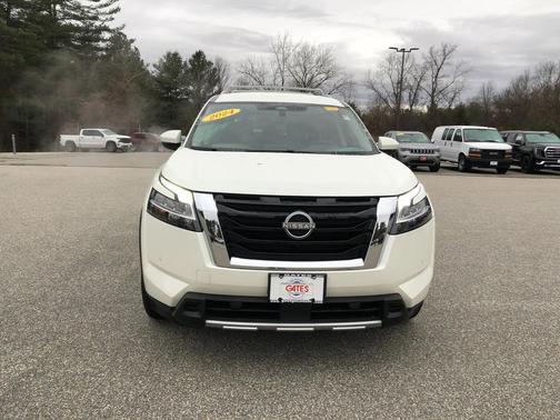 2024 Nissan Pathfinder SL 4WD