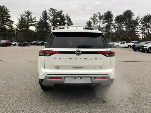 2024 Nissan Pathfinder SL 4WD