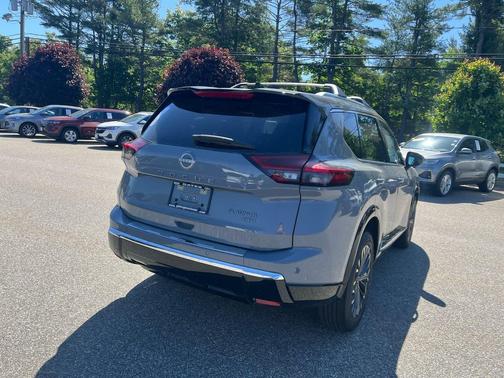 Boulder Gray Pearl/Super Black 2026 Nissan Rogue Platinum