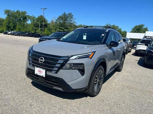 Boulder Gray Pearl/Super Black 2026 Nissan Rogue Platinum