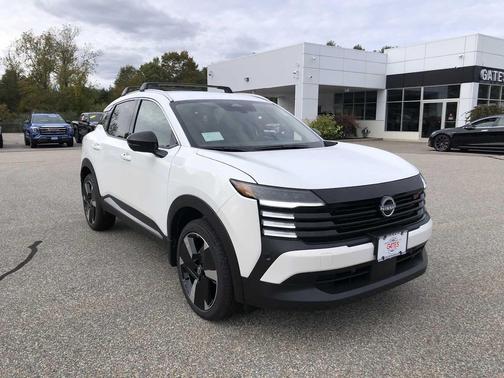 Aspen White Tricoat 2026 Nissan Kicks SR
