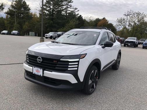 Aspen White Tricoat 2026 Nissan Kicks SR