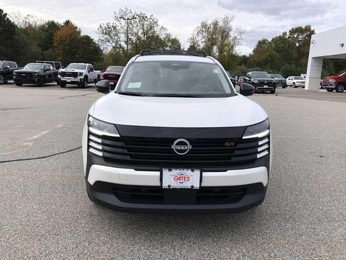 Aspen White Tricoat 2026 Nissan Kicks SR