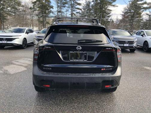 Super Black 2026 Nissan Kicks SR