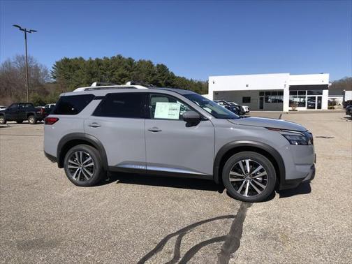 2025 Nissan Pathfinder Platinum 4WD