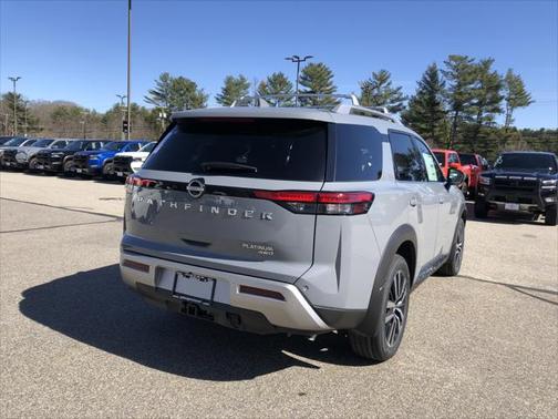 2025 Nissan Pathfinder Platinum 4WD