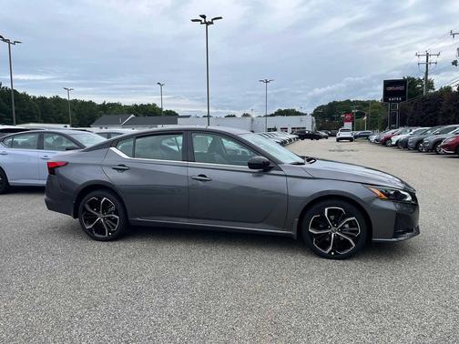 Gun Metallic/Super Black 2026 Nissan Altima SR AWD