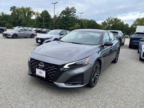 Gun Metallic/Super Black 2026 Nissan Altima SR AWD