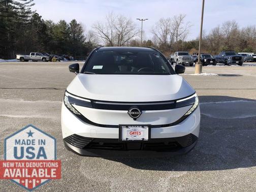 Everest White Pearl Tricoat/Black 2026 Nissan Leaf PLATINUM+