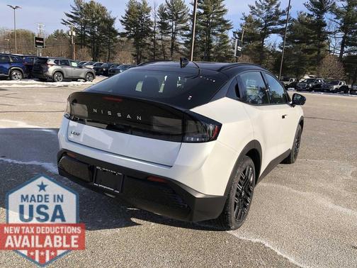 Everest White Pearl Tricoat/Black 2026 Nissan Leaf PLATINUM+