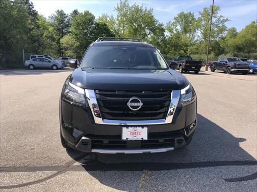 2025 Nissan Pathfinder SL 4WD