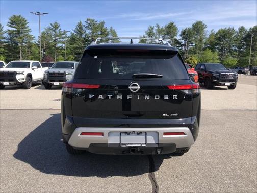 2025 Nissan Pathfinder SL 4WD