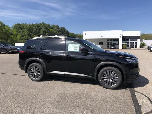 2025 Nissan Pathfinder SL 4WD