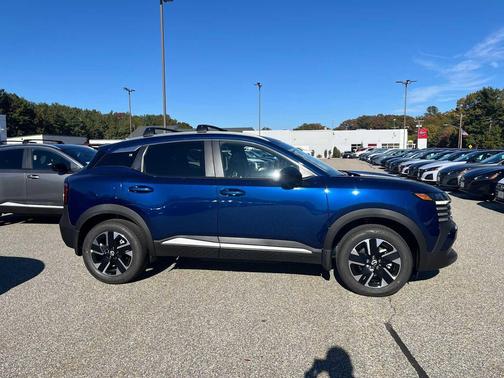 Deep Blue Pearl 2027 Nissan Kicks SV