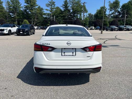 Pearl White Tricoat 2026 Nissan Altima SV AWD