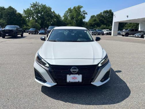 Pearl White Tricoat 2026 Nissan Altima SV AWD
