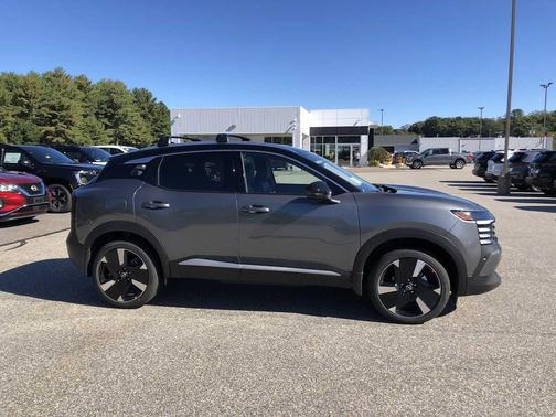 Gun Metallic SU 2026 Nissan Kicks SR