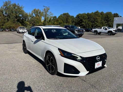 Pearl White Tricoat 2026 Nissan Altima SR AWD