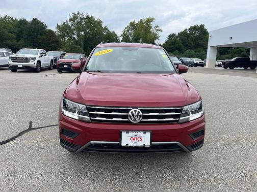 Cardinal Red Metallic 2020 Volkswagen Tiguan 2.0T SE