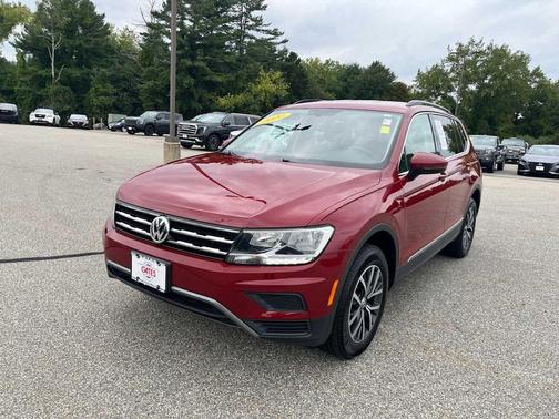 Cardinal Red Metallic 2020 Volkswagen Tiguan 2.0T SE