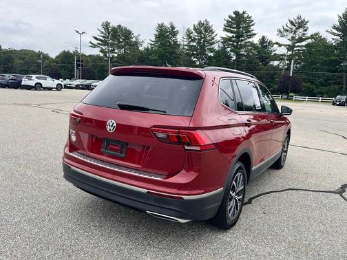 Cardinal Red Metallic 2020 Volkswagen Tiguan 2.0T SE