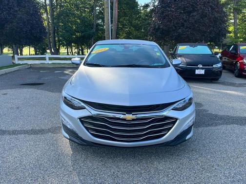Silver Ice Metallic 2022 Chevrolet Malibu FWD LT