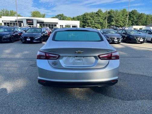 Silver Ice Metallic 2022 Chevrolet Malibu FWD LT