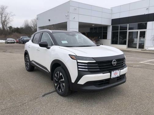 Aspen White Tricoat/Super Black 2026 Nissan Kicks SV