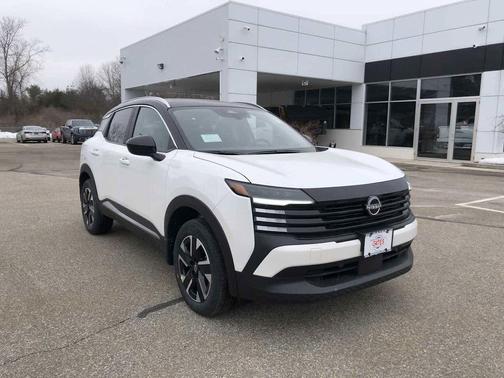 Aspen White Tricoat/Super Black 2026 Nissan Kicks SV