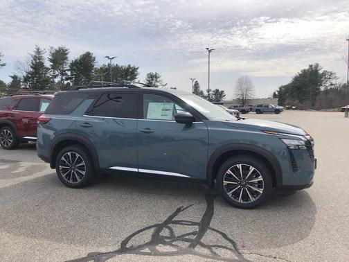 Baltic Teal/Super Black 2026 Nissan Pathfinder Platinum