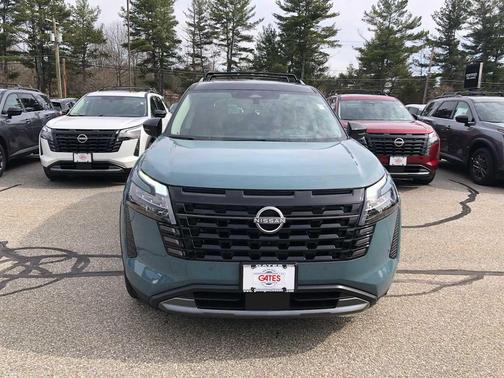 Baltic Teal/Super Black 2026 Nissan Pathfinder Platinum