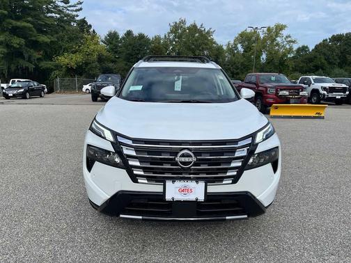 Everest White Pearl Tricoat 2026 Nissan Rogue Platinum