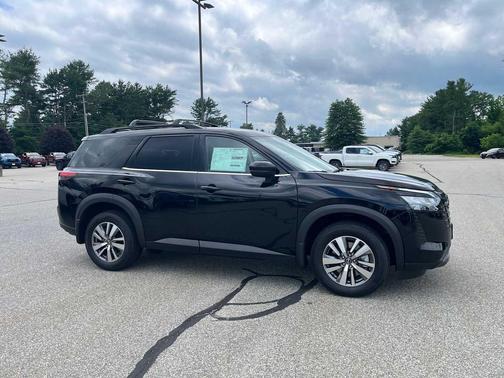 Super Black 2026 Nissan Pathfinder SL