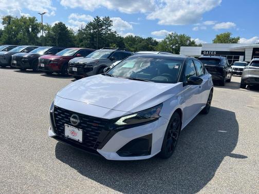 Gray Sky Pearl/Super Black 2026 Nissan Altima SR FWD