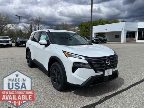 Everest White Pearl Tricoat 2026 Nissan Rogue SV