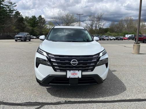 Everest White Pearl Tricoat 2026 Nissan Rogue SV