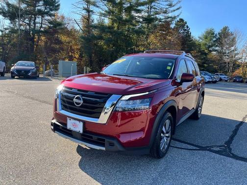 Scarlet Ember 2024 Nissan Pathfinder SL 4WD