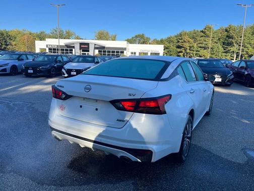 Pearl White Tricoat 2024 Nissan Altima 2.5 SV
