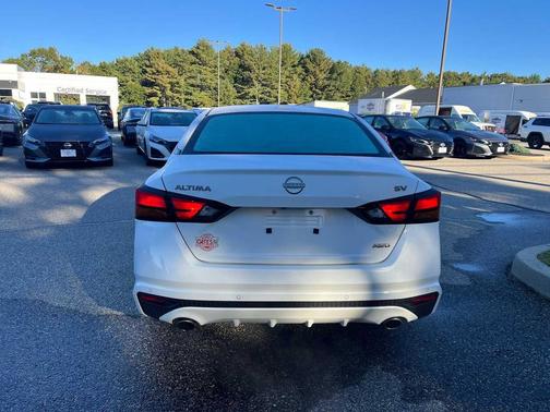 Pearl White Tricoat 2024 Nissan Altima 2.5 SV