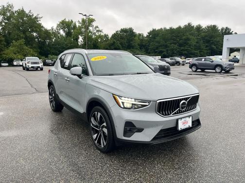 Vapour Grey Metallic 2025 Volvo XC40 B5 Ultra Bright Theme