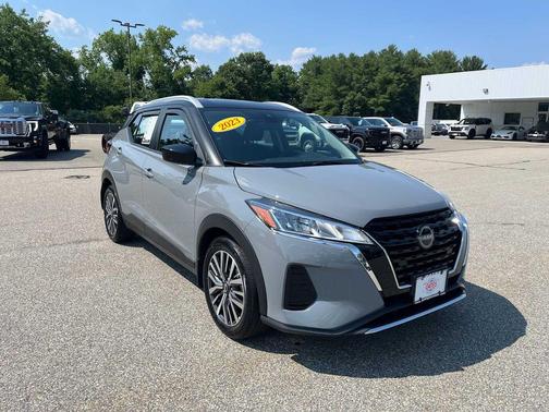 Gray/Super Black 2023 Nissan Kicks SV