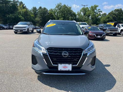 Gray/Super Black 2023 Nissan Kicks SV