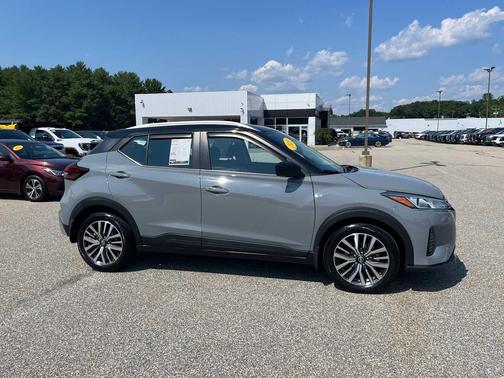 Gray/Super Black 2023 Nissan Kicks SV