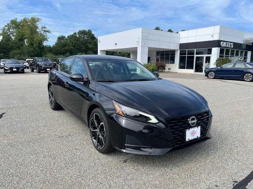 Super Black 2026 Nissan Altima SR AWD