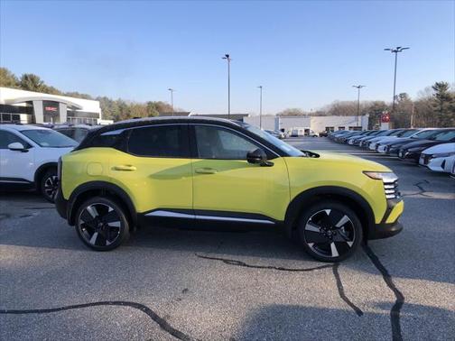2025 Nissan Kicks SR