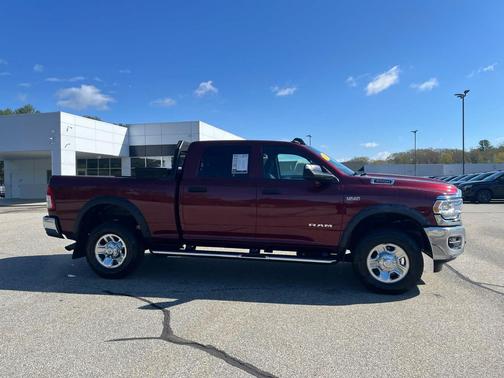 Delmonico Red Pearlcoat 2022 RAM 3500 Tradesman Crew Cab 4x4 6'4' Box